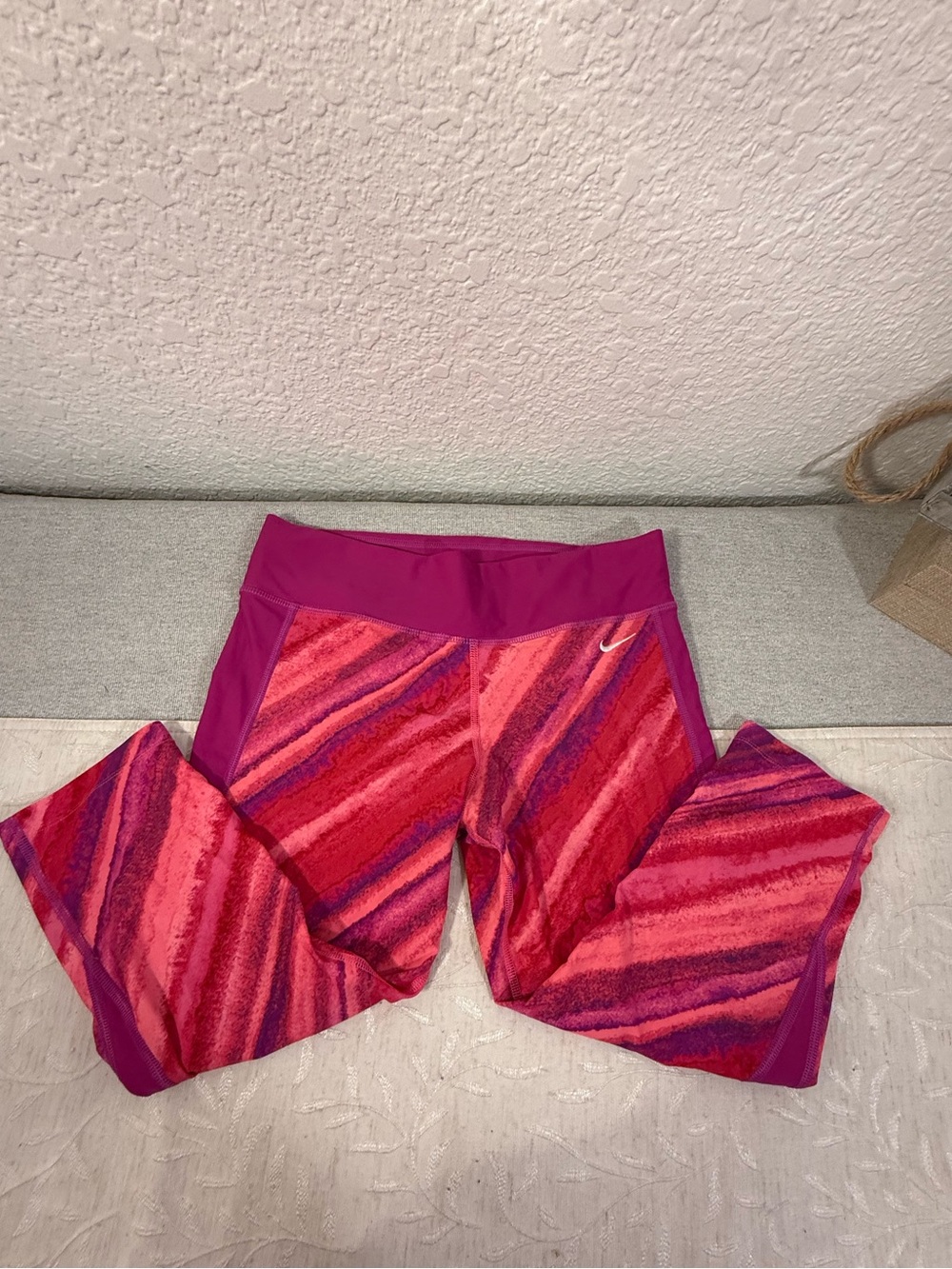 Nike Pink Watercolor Tie Dye Athletic Crop Leggings Capris Workout Women Size M